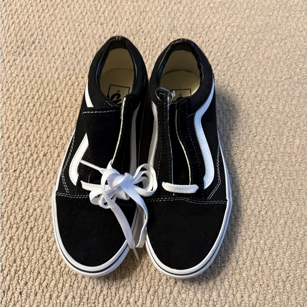 Women’s Size 6 Old Skool Black and White Vans-Never worn!
